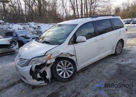 2016 Toyota Sienna Le 7 Passenger z USA, uszkodzony, nr VIN 5TDJK3DC3GS131614